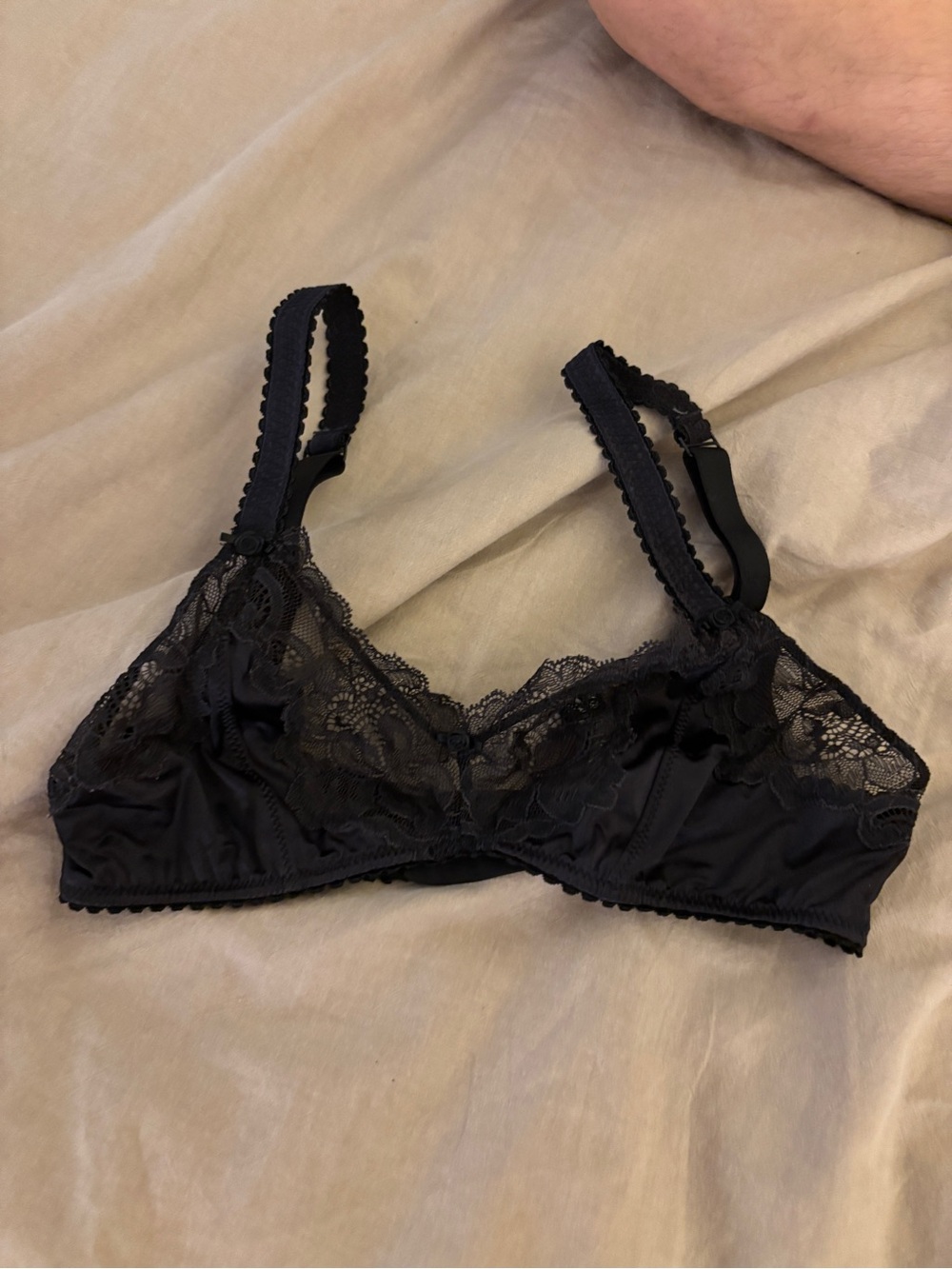 skims black satin and lace bralette size small